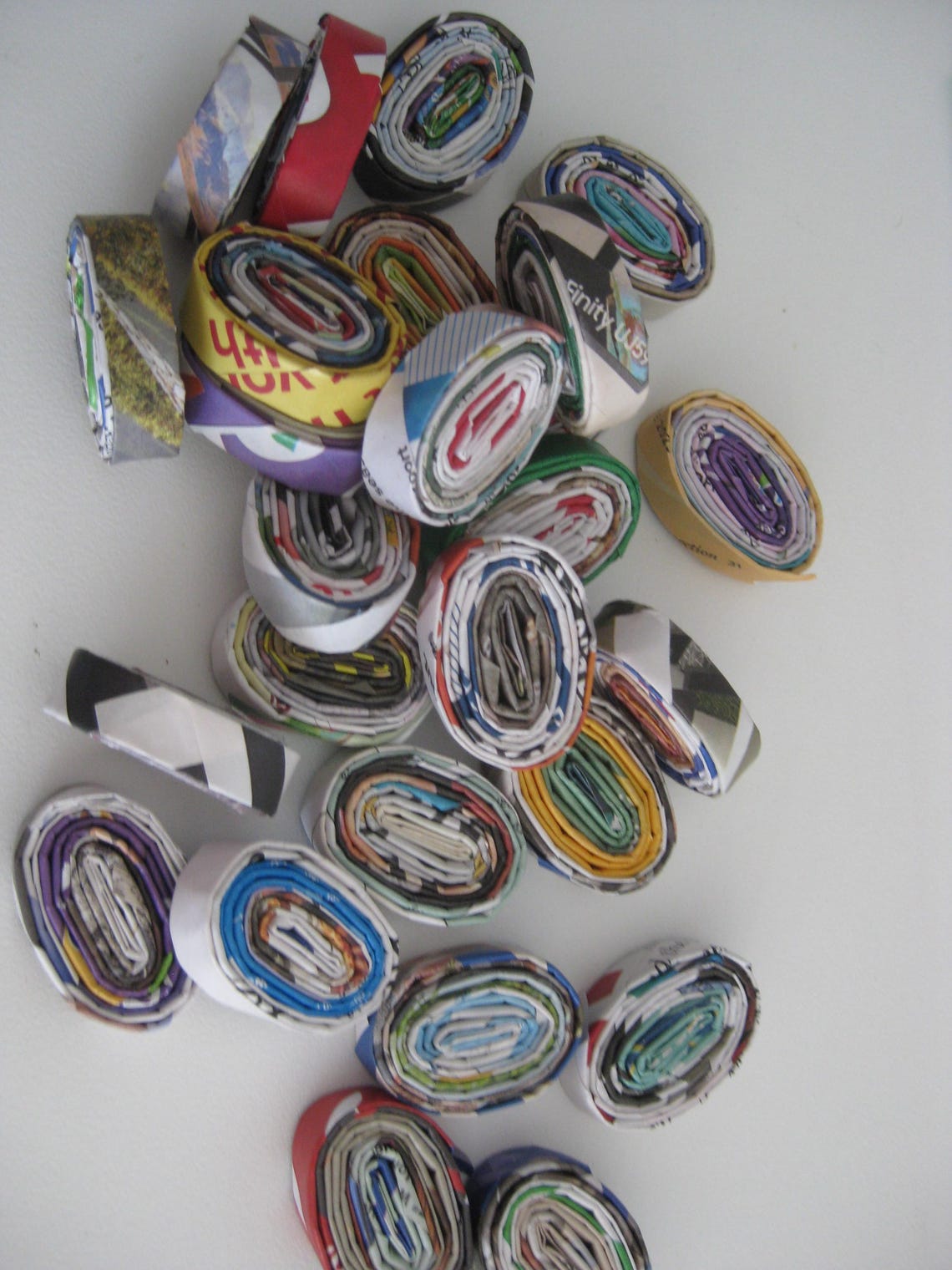 Colorful Hand Rolled Paper Disks, Paper Crafts, Paper Art, Paper Décor ...