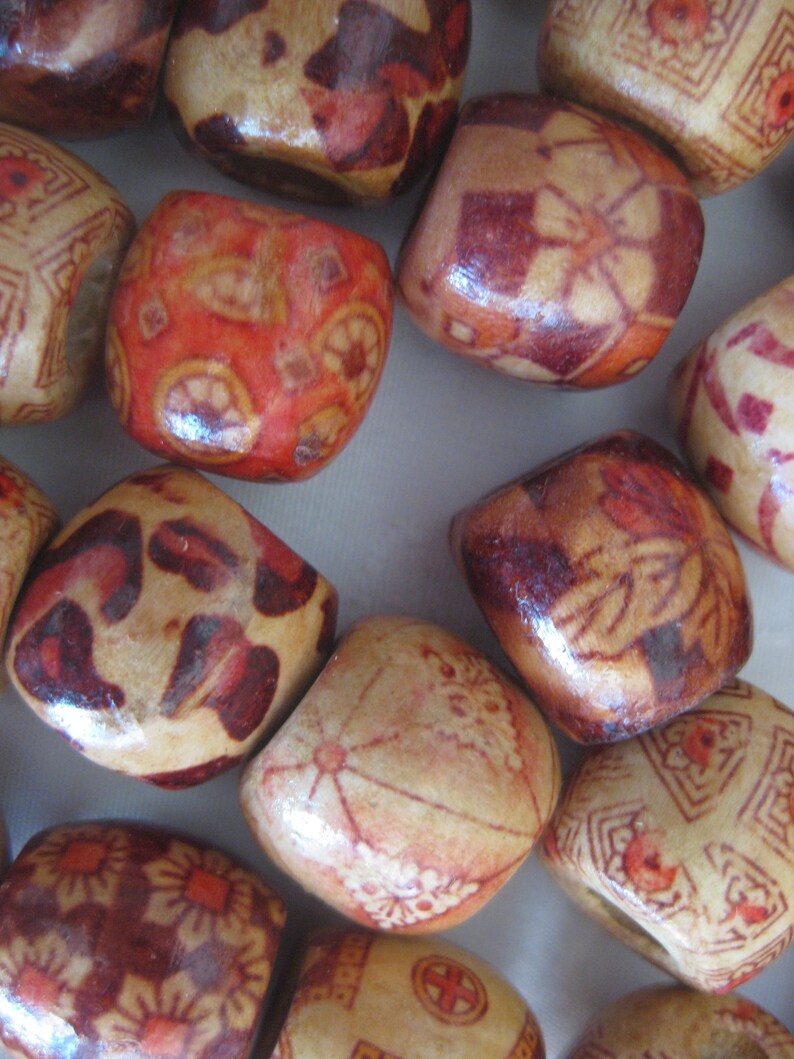 macrame Wood beads other carfts 30 beads. designs hair crafts 16mm diff jewelry mobile barrelround 8 mm hole