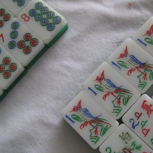 Mahjong trelagers vintageplattor, vit-klar-grön, 145 plattor bild 11