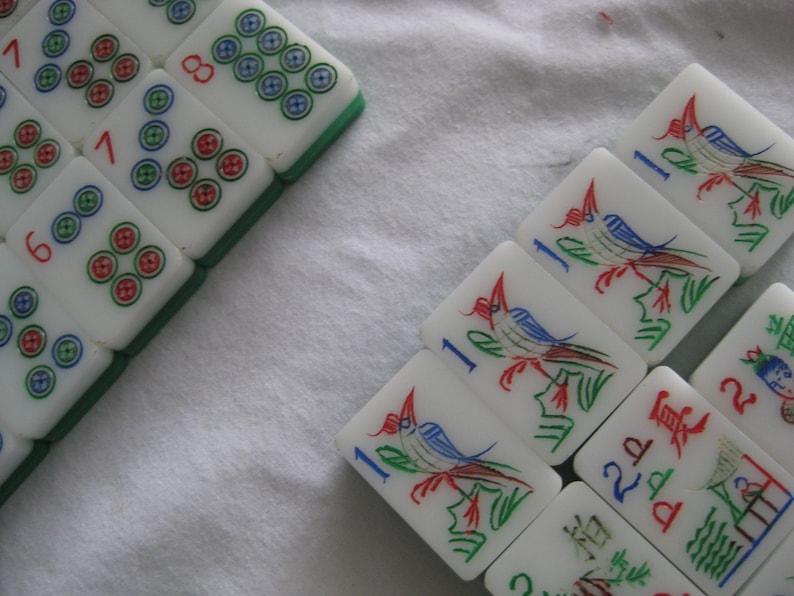 Mahjong trelagers vintageplattor, vit-klar-grön, 145 plattor bild 11