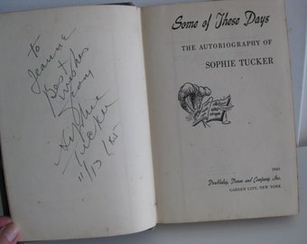 Autobiographie de Sophie Tucker « Certains de ces jours », 1945, exemplaire signé par l'auteur. En très bon état vintage