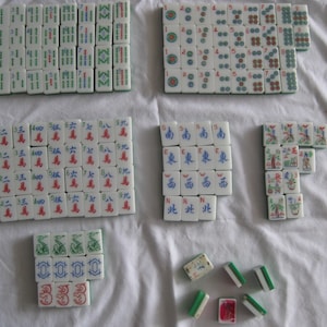 Mahjong trelagers vintageplattor, vit-klar-grön, 145 plattor bild 1