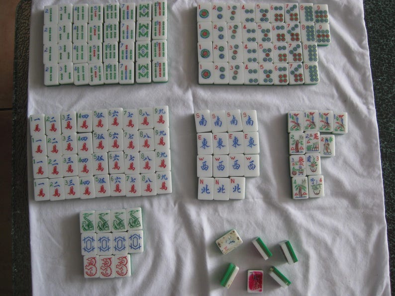 Mahjong trelagers vintageplattor, vit-klar-grön, 145 plattor bild 1