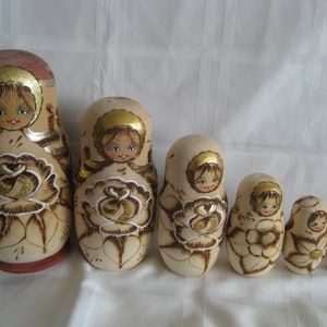 Russian matrushka nestting dolls, 7 dolls, 8.5&quot;x4&quot; diameter to 1.5&quot;x0.75&quot;, beautiful gold and brown hand painted and carved on natural wood.