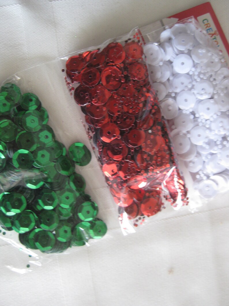 red kids crafts 1 oz 10 mm collage card making scrap booking sewing white and green Christmas colors sequins Holiday craft supply