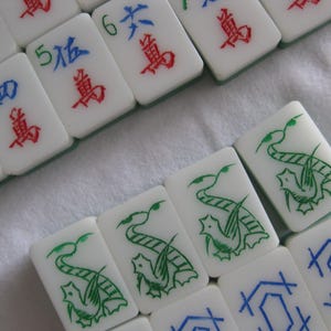 Mahjong trelagers vintageplattor, vit-klar-grön, 145 plattor bild 10