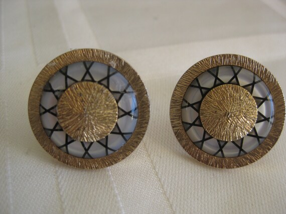 Cuff links and tie clip set, gold tone with white… - image 7