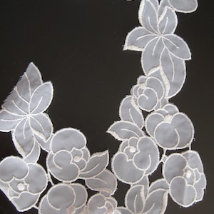 Vintage white sheer flowers & leaves ribbon/trim, 5.5&quot; each flower section, 3&quot; wide, sewing, patchwork other fabric projects. 1 yard