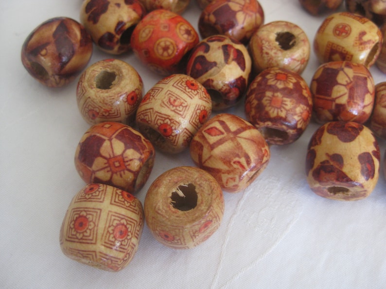 macrame Wood beads other carfts 30 beads. designs hair crafts 16mm diff jewelry mobile barrelround 8 mm hole