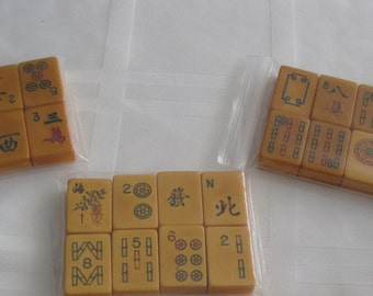 tuiles de Mahjong vintage, lot de 8 tuiles de diff. ensembles. remplacements, fabrication de bijoux, autres utilisations astucieuses.