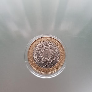 Collectible, Two British Pounds 2 Pounds 2000 Coin England Great Britain Collectible