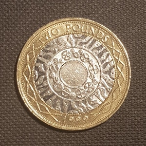 Two British Pounds 2 Pounds 1999 Coin England Great Britain Collectible