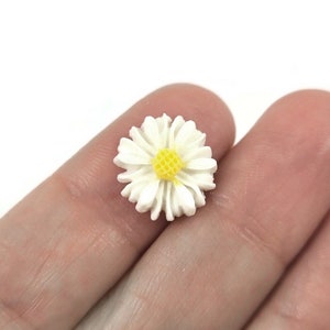 Cabochons marguerites blanches en résine