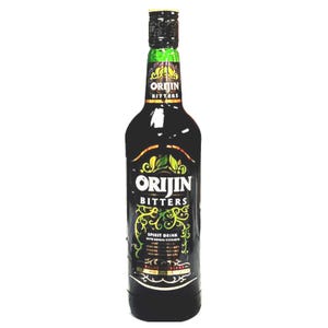 Może przedstawiać: Szklana butelka z alkoholem Orijin Bitters z czarną etykietą i zielonymi akcentami. Etykieta zawiera nazwę marki "Orijin Bitters" w stylizowanym kroju pisma.
