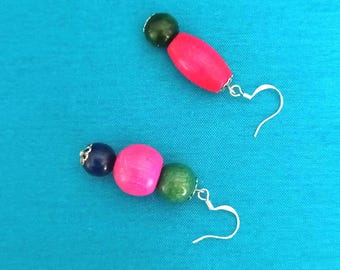 Pendientes colgantes de madera de colores, joyería única y sostenible hecha de madera