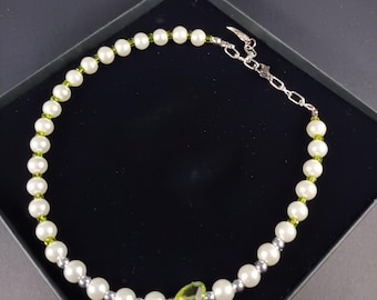 Gargantilla de perla con corazón de esmeralda: joyería sostenible y reciclada