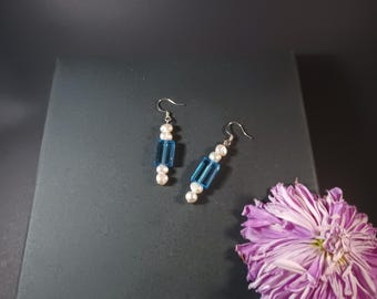 Pendientes grandes de perlas de agua dulce y vidrio: joyería sostenible y reciclada