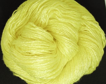 Fil de bambou organique « Primrose », végétalien, doigté poids, mode, jaune, teint à la main, peint à la main, fil à tricoter, crochet, tissage, 3,5 oz