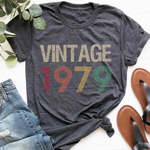 46th Birthday Shirt For Men - Classic Retro 1979 Vintage T-Shirt Gift