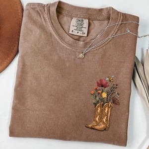 Cowgirl Boots Wildflowers Shirt, Retro Western Graphic Tee, Comfort Colors Country Girl T-Shirt, Rodeo Outfit, Gift for Her, Country Farm