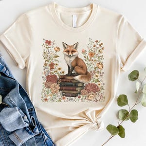 Fox and Book Sweatshirt, Cute Flower Fox Sweatshirt, Vintage Floral Cottagecore Shirt, Fairycore Tee, Forestcore Tshirt, Botanical Fox Shirt Bild 9