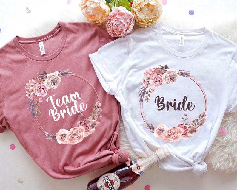 Braut Shirt, Team Braut Shirt, Team Bride Shirt, Bridal Shirt, Bride For JGA Wedding Bride Eucalyptus Wreath Gold, Bachelorette Party Shirts imagem 4