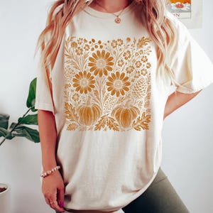 Comfort Colors® Boho Fall Floral Shirt, Retro Fall Tshirt, Autumn Vibes Shirt, Pumpkin Season Graphic Tee, Vintage Fall Pumpkin T-shirt bild 4