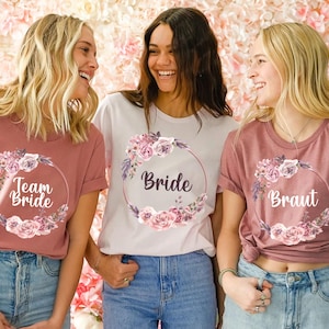 Pode incluir: Tr&ecirc;s amigas vestindo camisetas combinando com coroas de flores e o texto "Team Bride", "Bride" e "Braut".