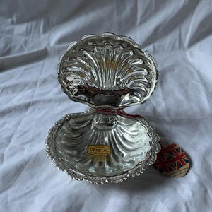 Vintage silver-plated crystal butter dish | Beurrier coquille Saint-Jacques | English shell trinket box | 1950s–70s serveware | vanity decor