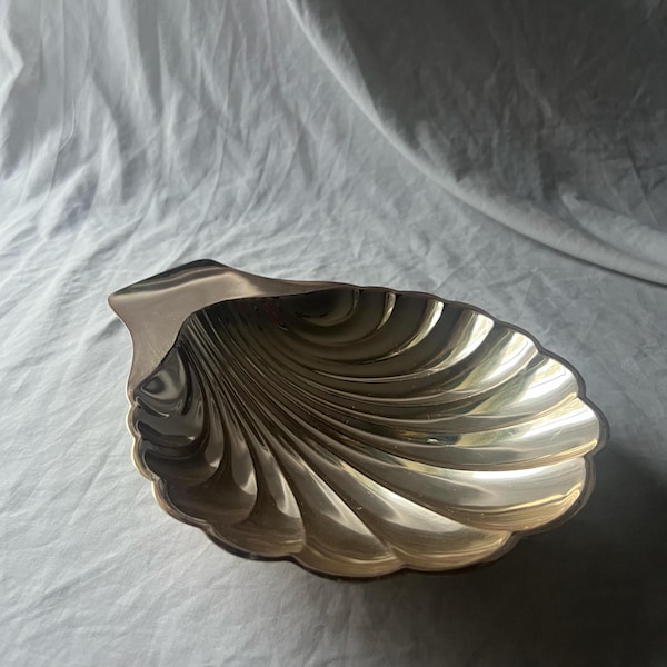Vintage silver plated shell dish | warm silver footed clam bowl | 1970s decorative catchall