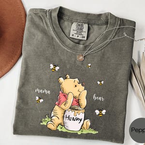 Comfort Colors® Custom Mama Bear Shirt, Grandma Bear T-shirt, Auntie Bear Shirt, Mother&#39;s Day T-shirt, Winnie the Pooh Momma Shirt