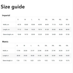 Puede incluir: Tabla de tallas para ropa con medidas en pulgadas y cent&iacute;metros. La tabla muestra las tallas de la S a la 5XL con las medidas de ancho, largo y manga correspondientes.