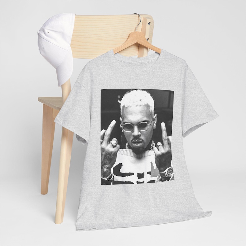 Camiseta de la gira mundial de Chris Brown, camiseta de la gira 11:11 de Chris Brown, camiseta de Chris Brown, artículos de merchandising para fans de Chris Brown, regalo de concierto de Chris Brown, ventoso imagen 3