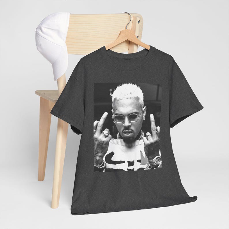 Camiseta de la gira mundial de Chris Brown, camiseta de la gira 11:11 de Chris Brown, camiseta de Chris Brown, artículos de merchandising para fans de Chris Brown, regalo de concierto de Chris Brown, ventoso imagen 7