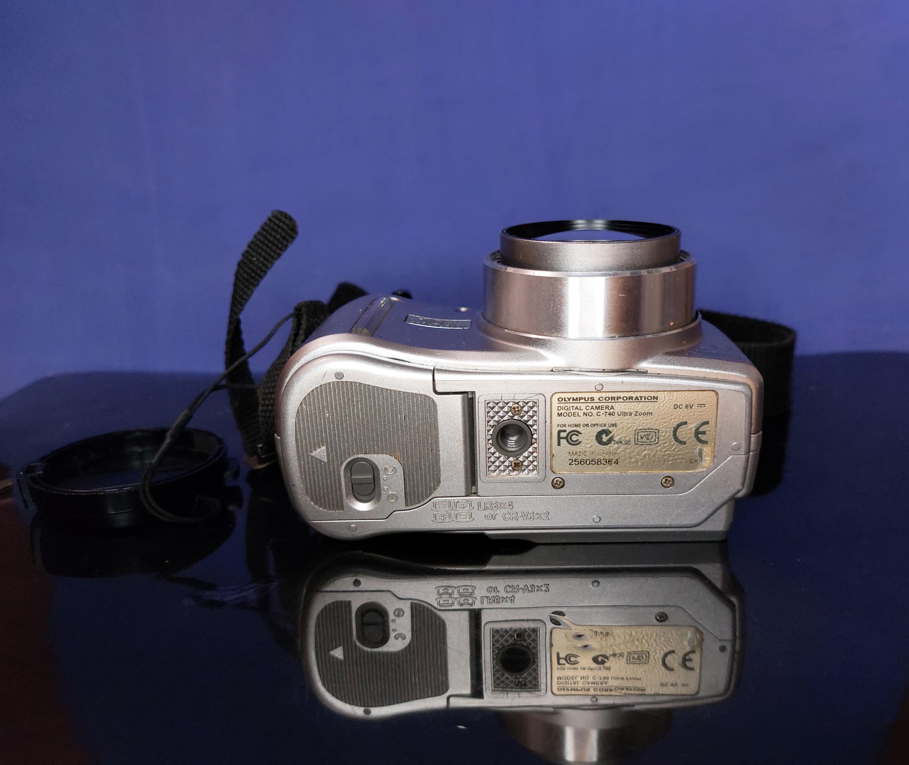 オリンパス CAMEDIA C-740 Ultra Zoom: 2000年代 3.2MP デジタルカメラ