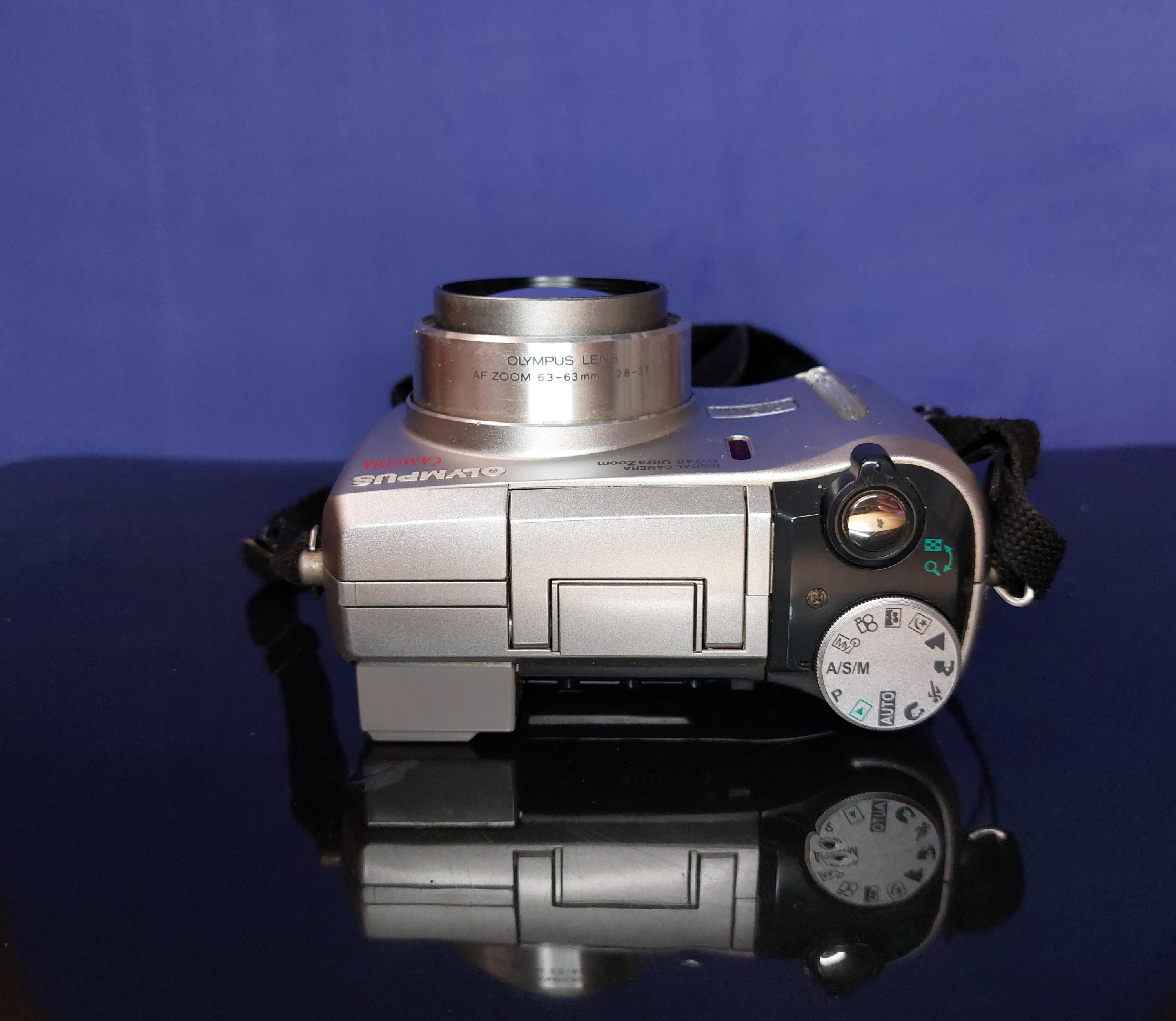 オリンパス CAMEDIA C-740 Ultra Zoom: 2000年代 3.2MP デジタルカメラ