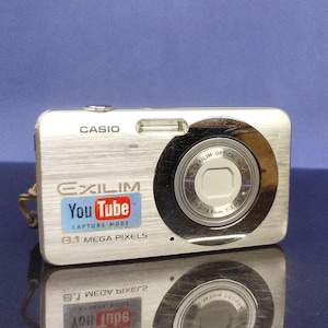 Casio Exilim EX-Z80 8.1MP Digital Camera - Silver. Working Digital Camera. Tested Y2K digicam.