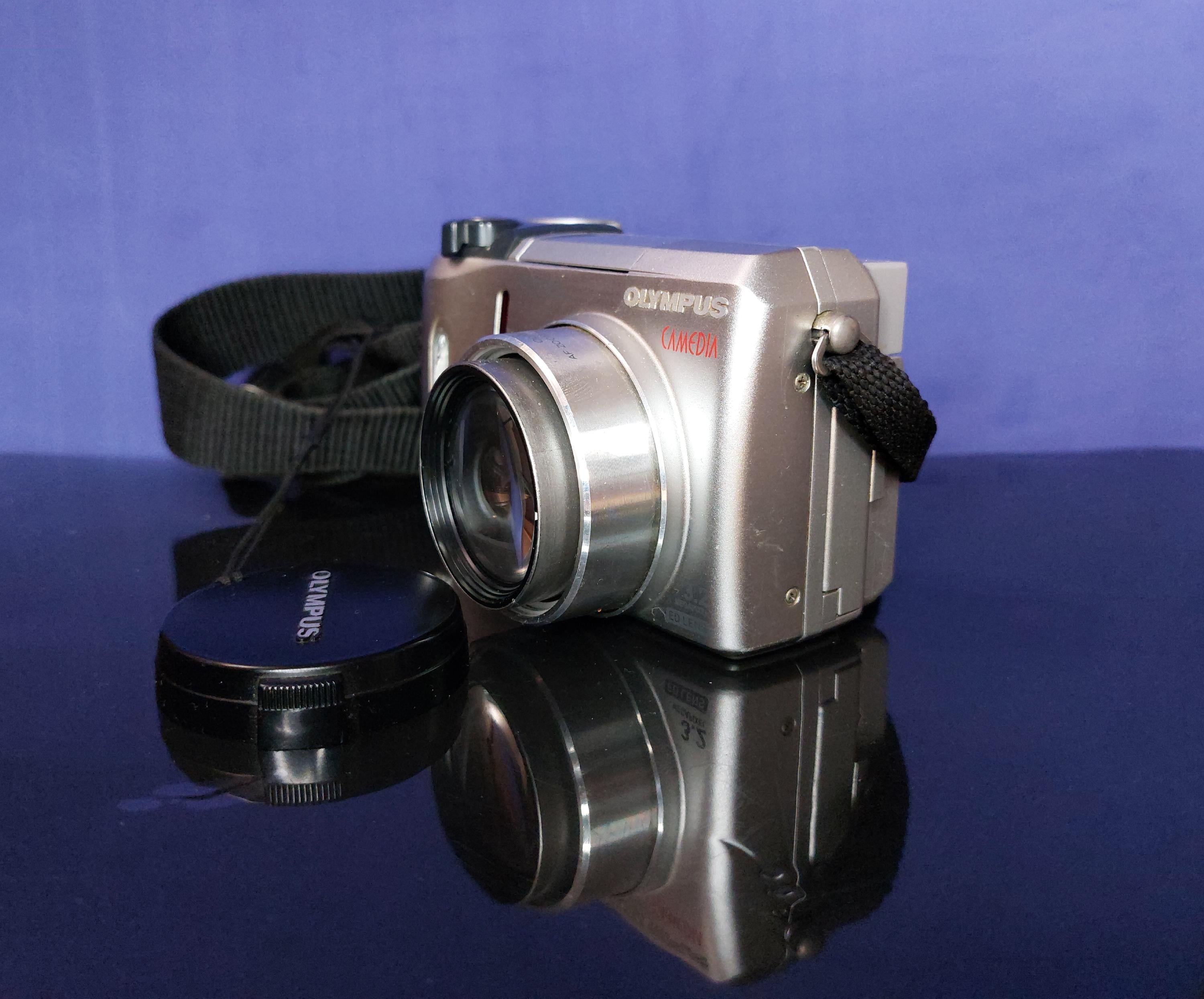 オリンパス CAMEDIA C-740 Ultra Zoom: 2000年代 3.2MP デジタルカメラ