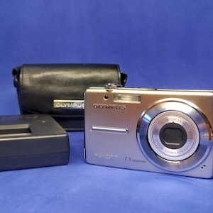 Boxed Olympus FE-230 Compact Digital Camera. Tested working. Y2K point and shoot digicam 7 megapixels