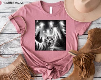 Funny Cat Selfie UFO T-Shirt: Pet Lover Gift