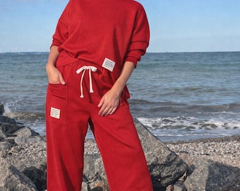 Conjunto de dos piezas rojo para mujer: pantalón holgado y top de corte sin rematar | Conjunto cómodo para estar en casa | Conjunto de ropa de estar en casa de tejido suave para el tiempo libre y los viajes.