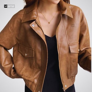 Blouson aviateur classique en cuir marron pour femme, veste surdimensionnée en cuir de mouton coupe droite. Blouson en cuir pour femme, Blouson en cuir souple pour femme