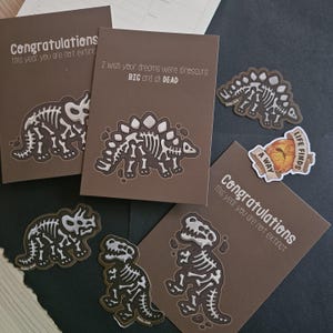 Cartes postales sarcastiques de félicitations de dinosaure 3 options
