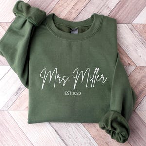 Custom Mrs Sweatshirt, Mrs Last Name Sweatshirt, Bride Personalized Sweatshirt, Wifey Sweatshirt, Bride Sweatshirt, Mrs Custom, Future Mrs