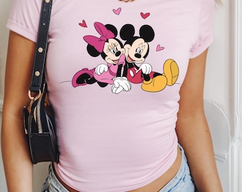 Camiseta de pareja de Mickey y Minnie, camiseta rosa Disney Love, camiseta de bebé con estética femenina, top corto de San Valentín, un bonito viaje a Disney Park