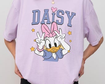 Camiseta Daisy Duck de Comfort Colors®, camiseta de viaje a Disney, camiseta adorable Daisy Duck, sudadera de viaje para niña, camiseta de vacaciones en Disney, camiseta de regalo de Disneyland
