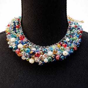 チャンキーなマルチカラービーズステートメントネックレス – 大胆なクリスタルビブジュエリー