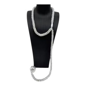 Lange lila Kristall Statement Kugelkette, getragen von Trinny Woodall