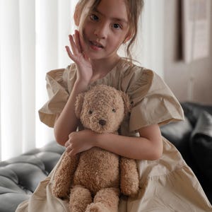 Elegante beige gelaagde midi-jurk voor meisjes – pofmouwen, tijdloze formele kleding, terug naar school-jurk, herfst, vintage, cadeau voor dochter