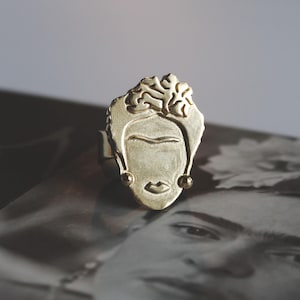 Viva La Frida // Anello di tendenza in ottone lavorato a mano ispirato a Frida Kahlo